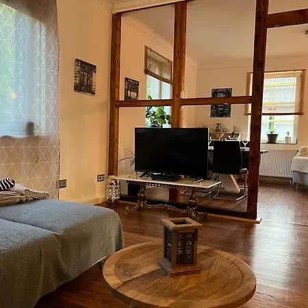 Sandys Cozy Stone דירה