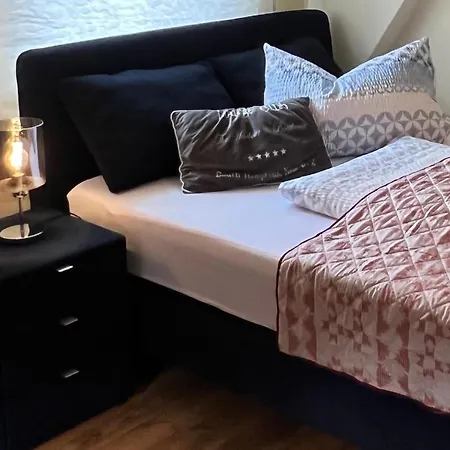 Sandys Cozy Stone מאולברון