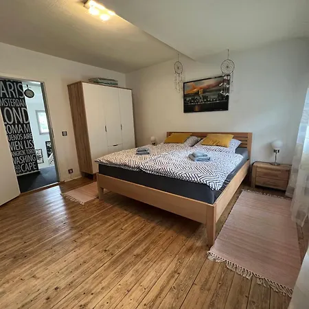 Sandys Cozy Stone Appartement *