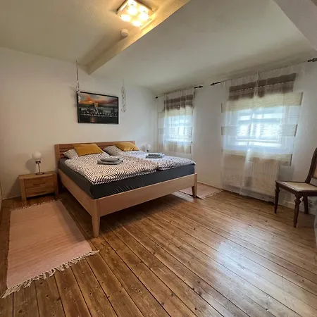 Sandys Cozy Stone דירה