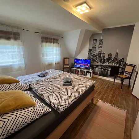 Sandys Cozy Stone מאולברון